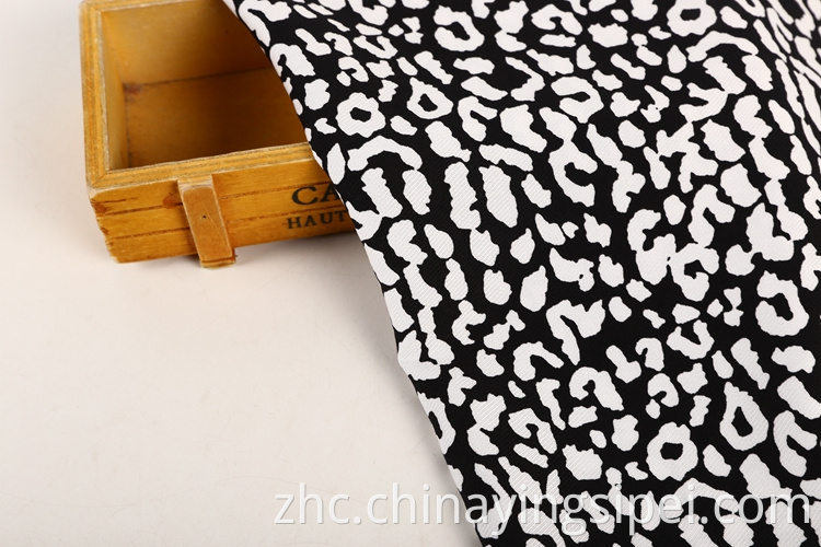 StockLot Twill定制的人造丝园挑战式印花面料适用于女装